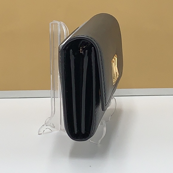 Brand New with Tag
Michael Kors Large Mimi Bifold Wallet
Color: Black - Picture 15 of 16